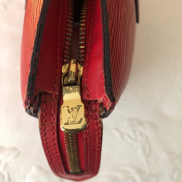 Authentic Louis Vuitton Epi St. Jacques GM. - Picture 12 of 16